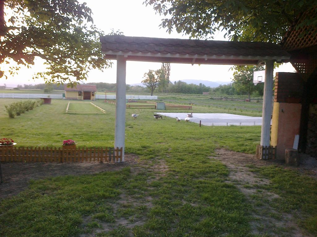 Seoski Turiziam Larva Trenkovo Exterior foto
